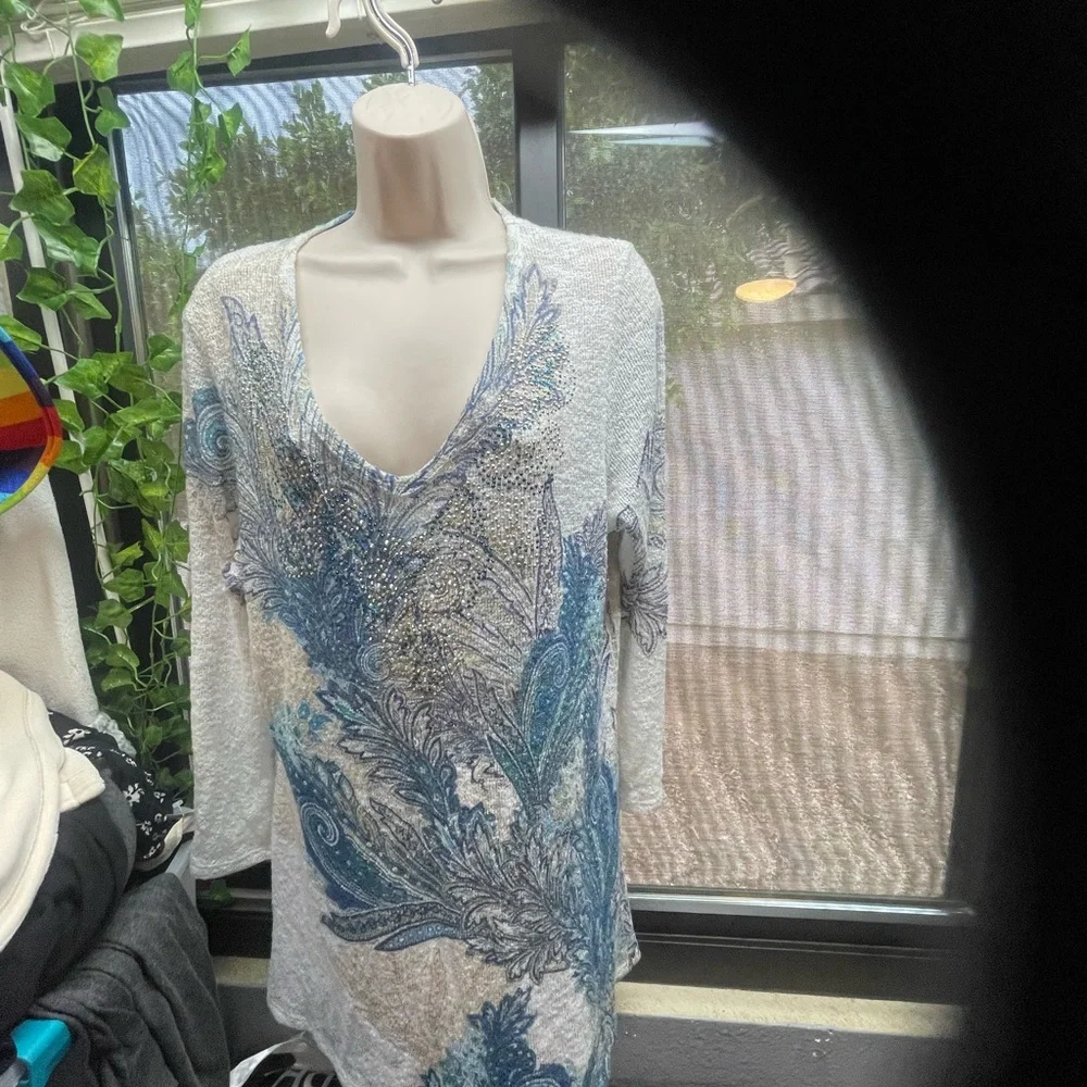 Ladies beautiful peacock blouse - Picture 4 of 8